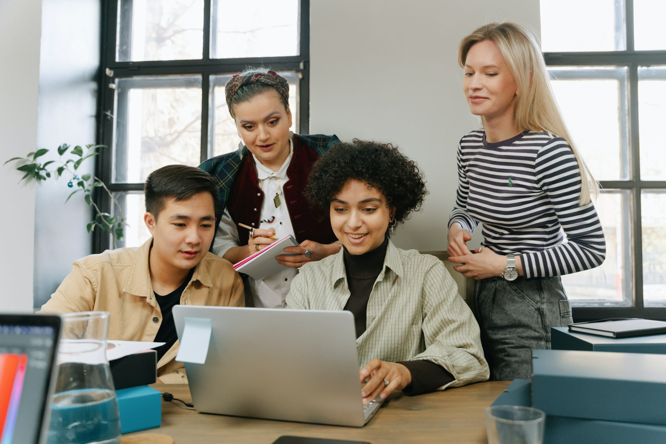 5 Ways a CRM Brings Sales and Marketing Together